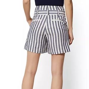 NWT NY&CO 6"  Madie Short Navy Stripe - 7th Avenue
